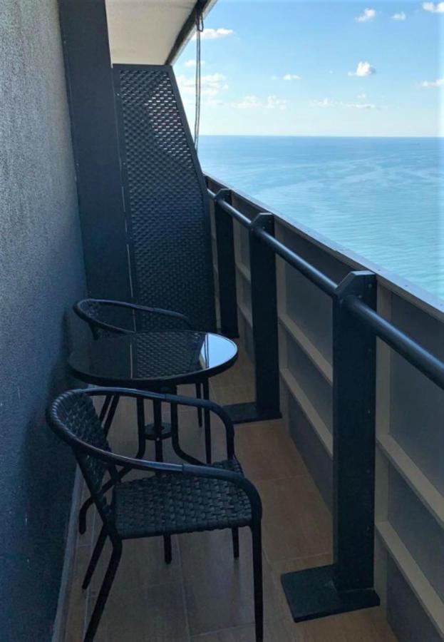 Orbi Twin Towers Aparthotel With Sea View 바투미 외부 사진