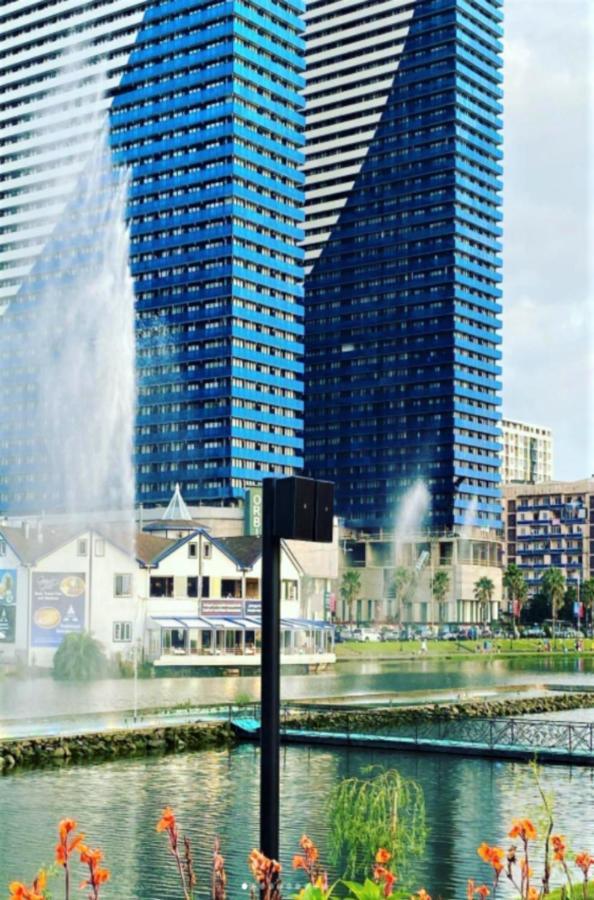Orbi Twin Towers Aparthotel With Sea View 바투미 외부 사진