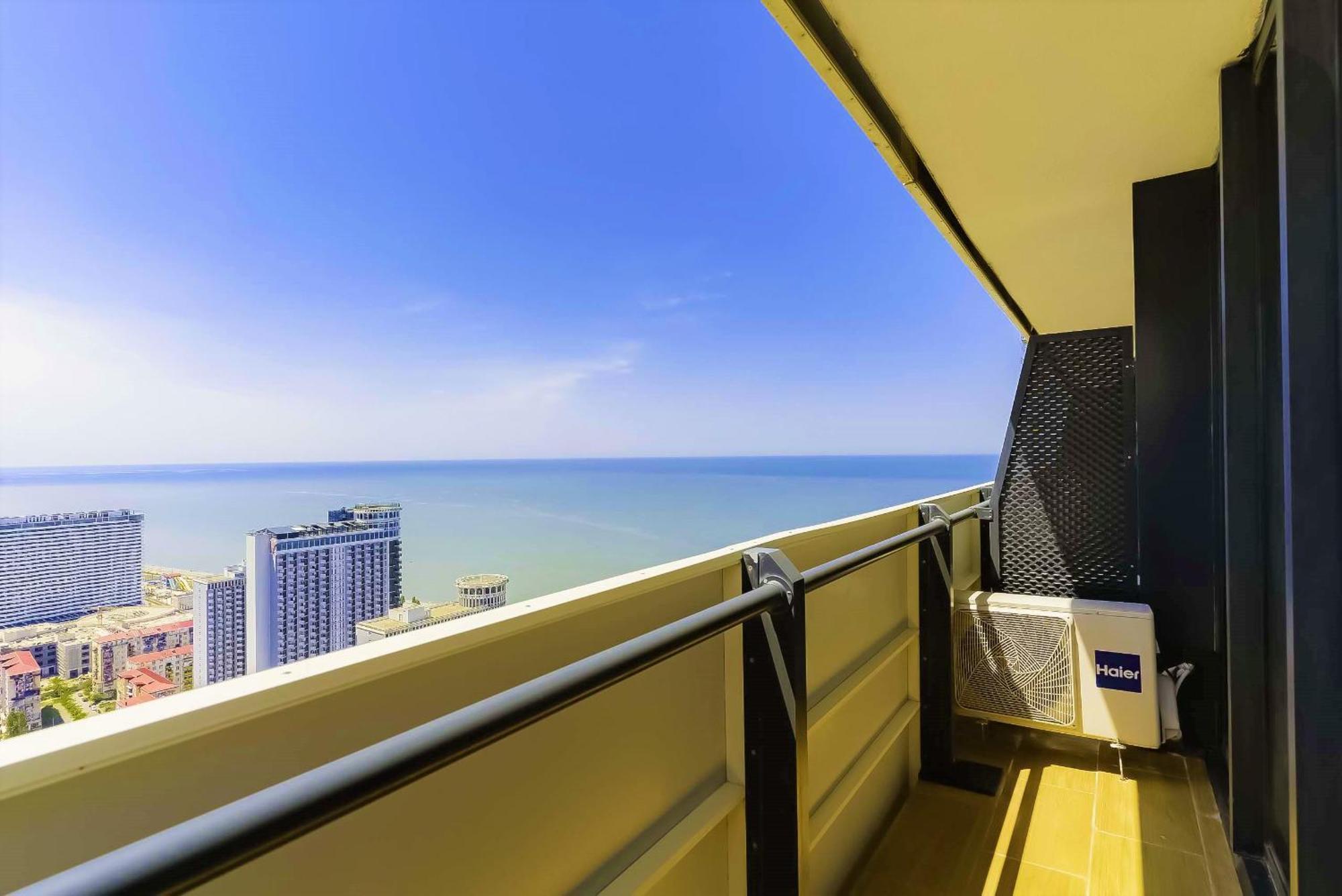 Orbi Twin Towers Aparthotel With Sea View 바투미 외부 사진