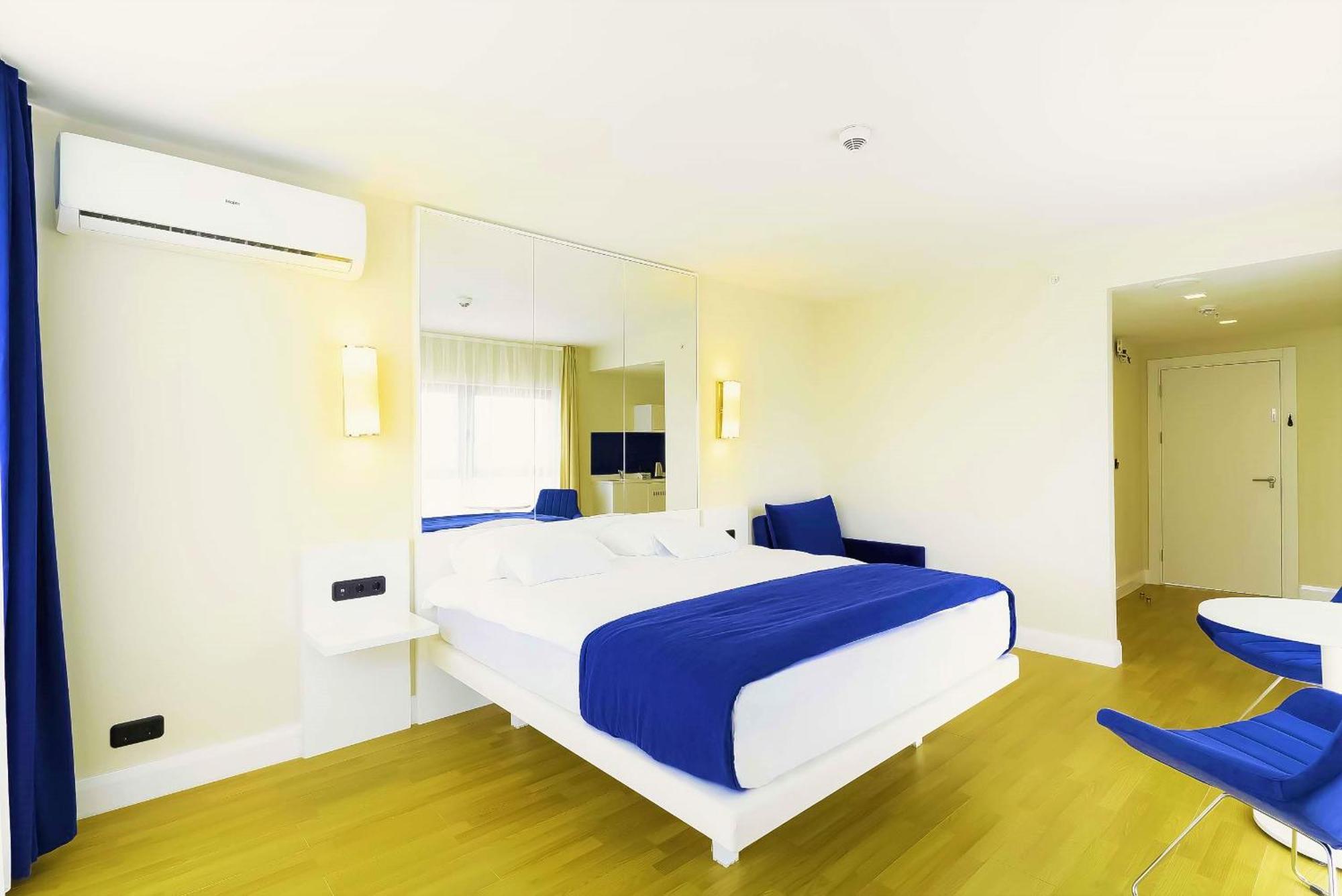 Orbi Twin Towers Aparthotel With Sea View 바투미 외부 사진