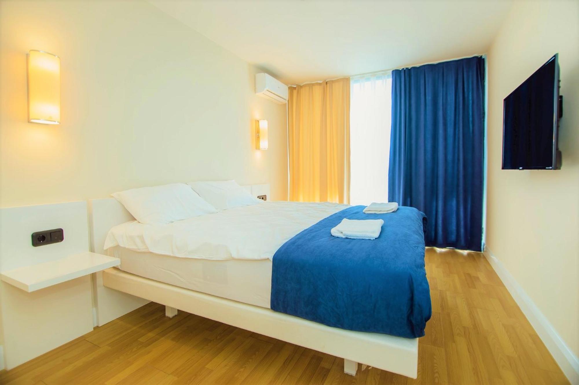 Orbi Twin Towers Aparthotel With Sea View 바투미 외부 사진