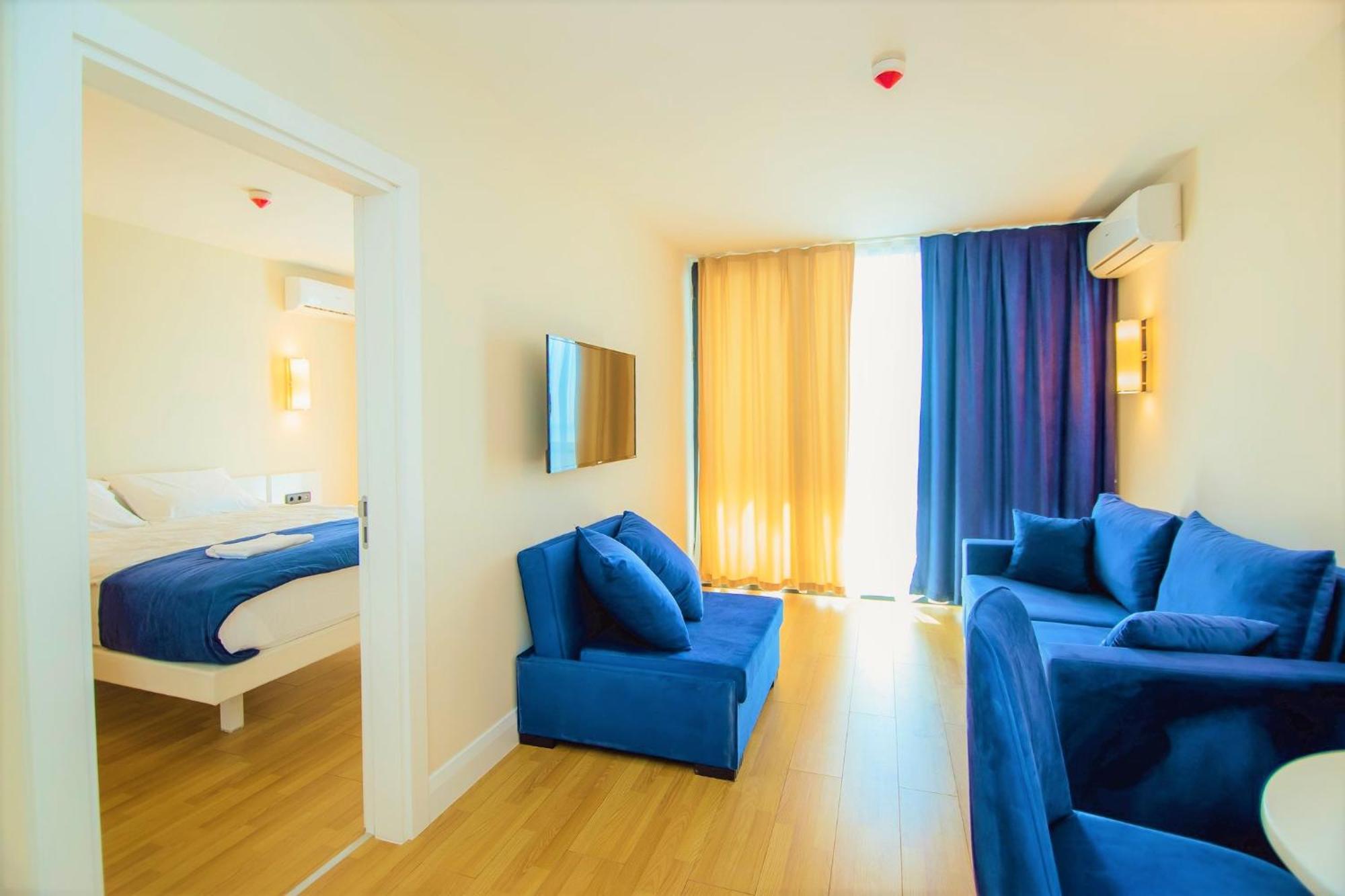 Orbi Twin Towers Aparthotel With Sea View 바투미 외부 사진
