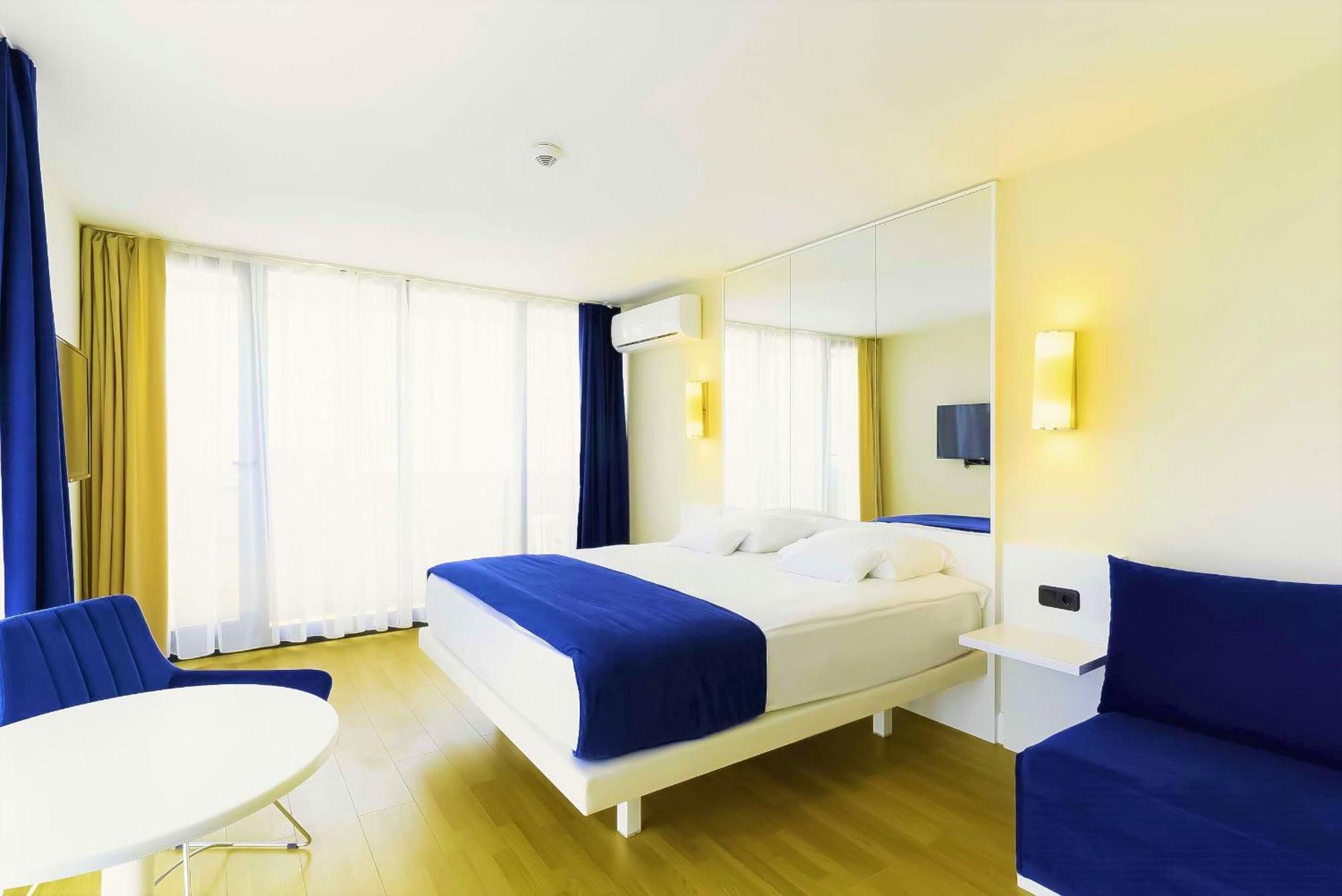 Orbi Twin Towers Aparthotel With Sea View 바투미 외부 사진