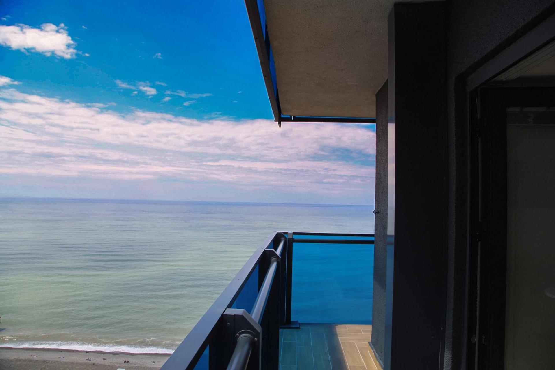 Orbi Twin Towers Aparthotel With Sea View 바투미 외부 사진