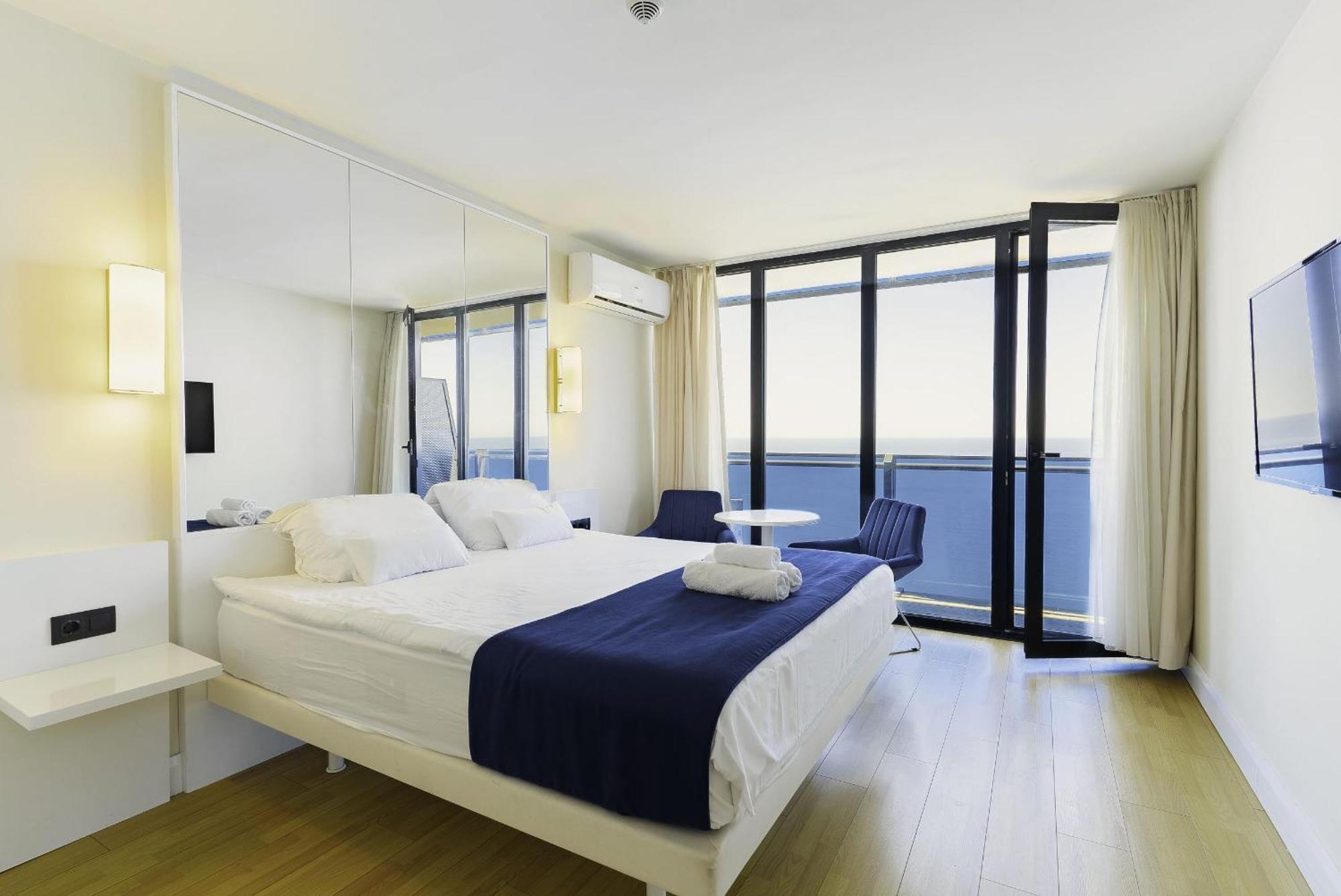 Orbi Twin Towers Aparthotel With Sea View 바투미 외부 사진