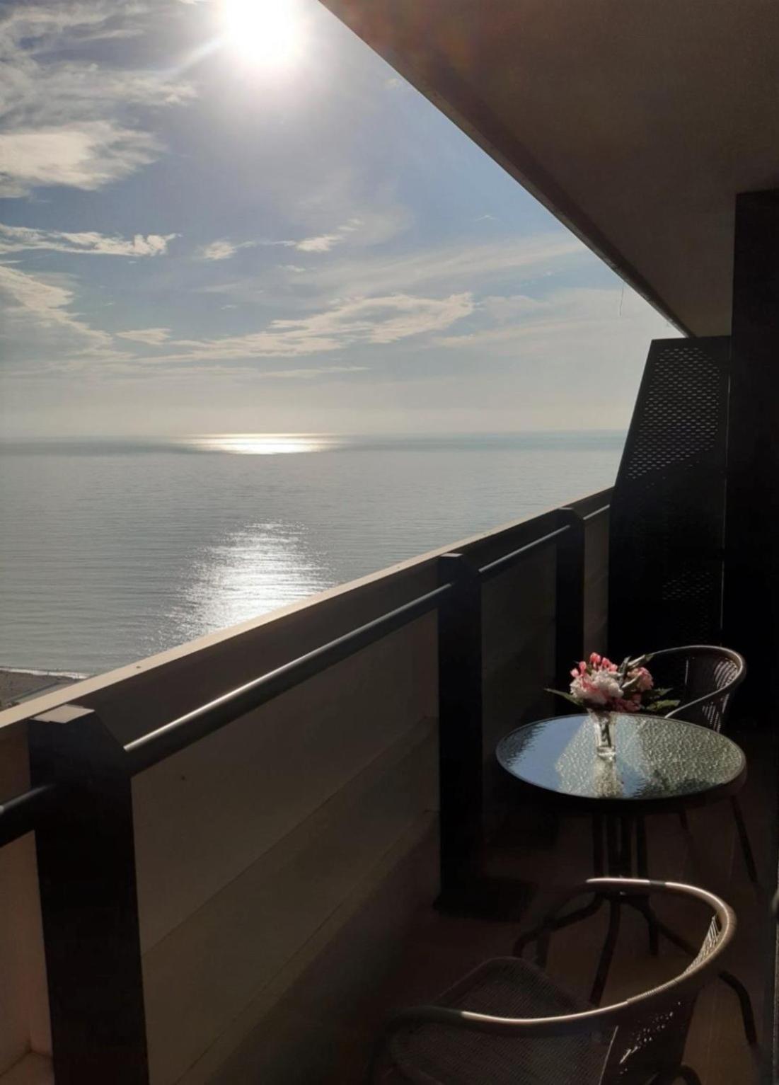 Orbi Twin Towers Aparthotel With Sea View 바투미 외부 사진