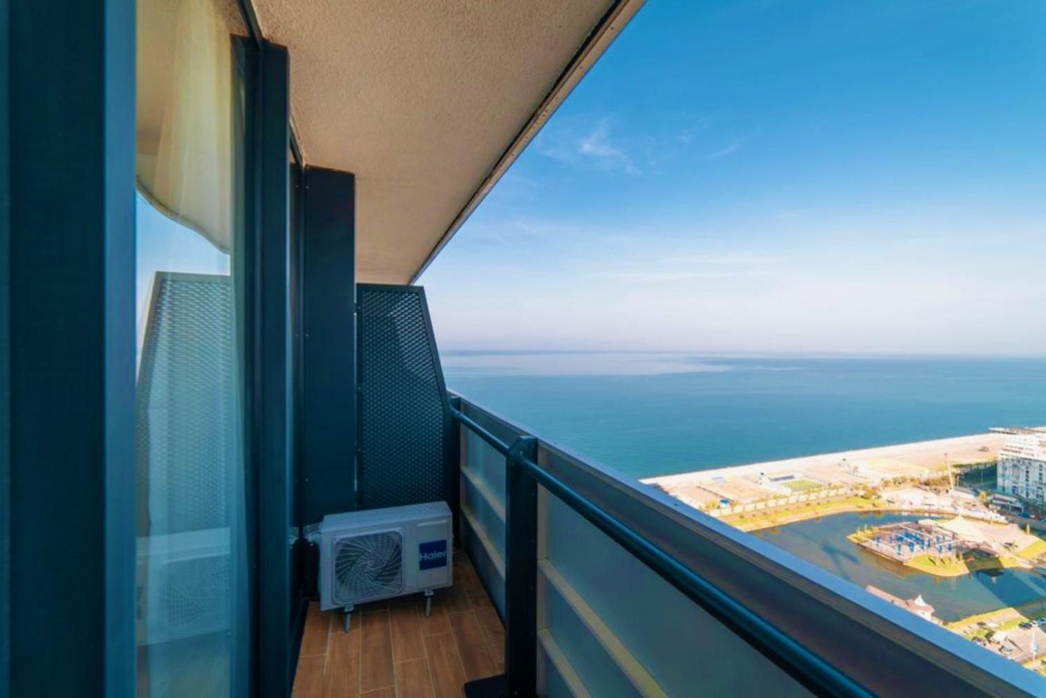 Orbi Twin Towers Aparthotel With Sea View 바투미 외부 사진